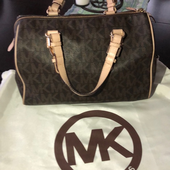 Michael Kors purse - Picture 2 of 7